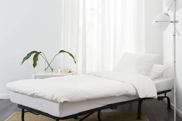 Pouco espaço em casa? Ikea tem uma poltrona que se transforma em cama